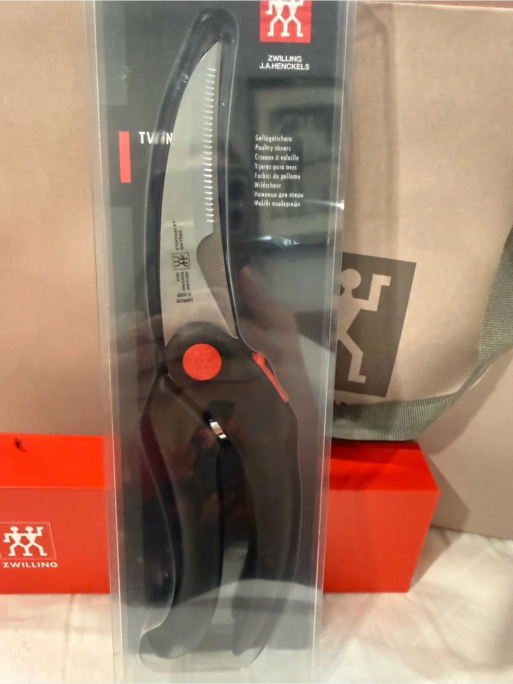 ZWILLING J.A. Henckels Poultry Shears in Black and Red Lockable